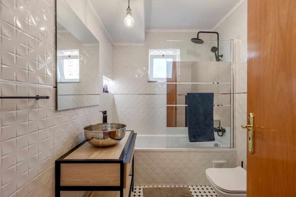 Spacious 3-Bedroom Condo In Lisbon Exterior photo
